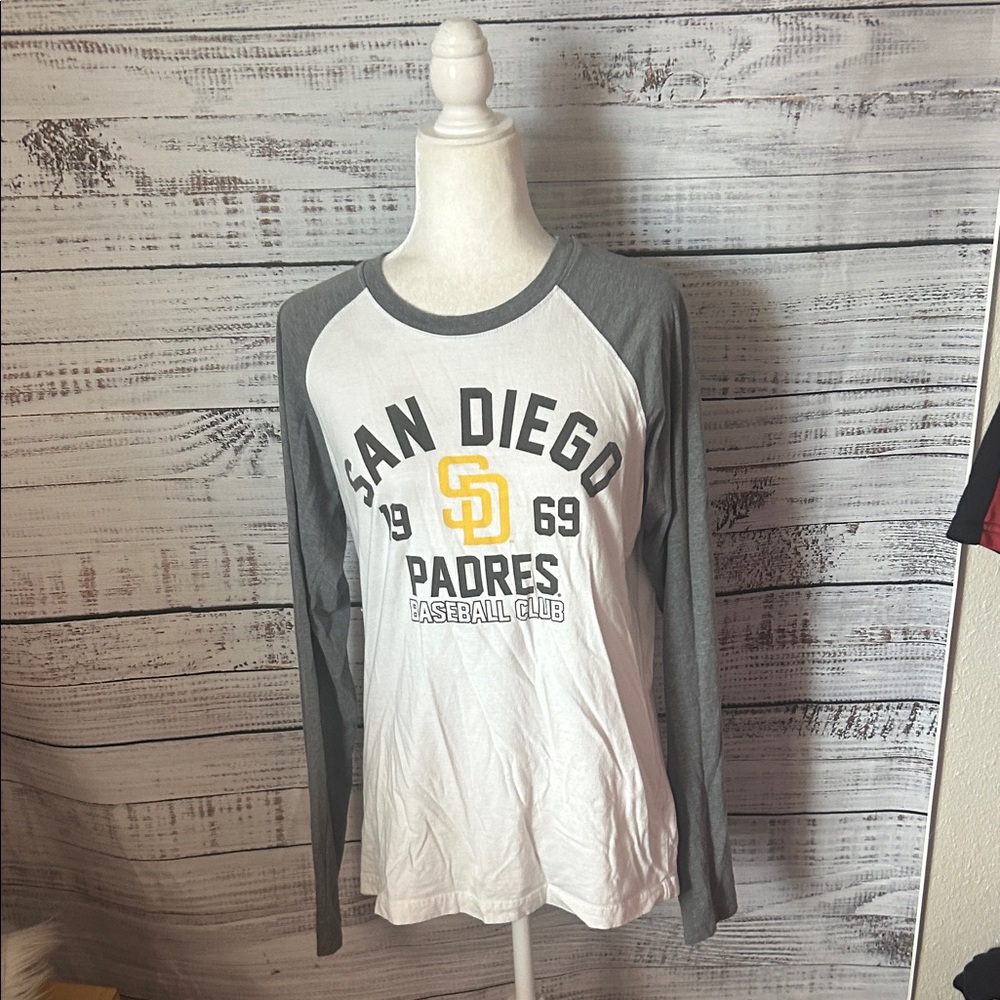 New Era Gray and White San Diego Padres Long Sleeve Tee size large